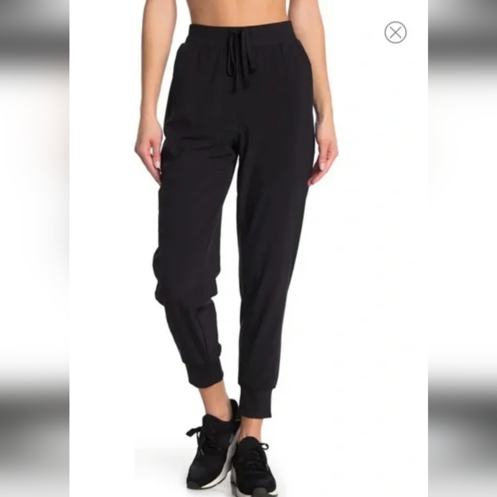NWOT By Zella Classic Black Women's Joggers, On the Move Pocket Joggers, Size M
